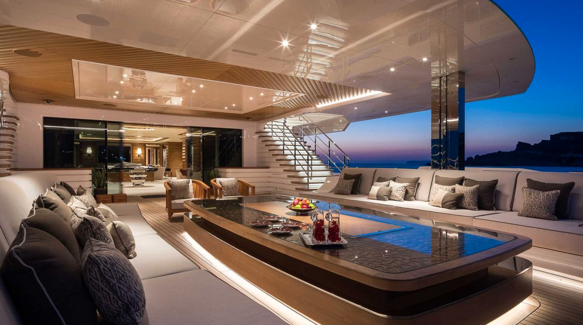 Mareluce lit yacht